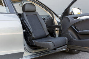 Aménagement voiture pour handicapé des jambes siège pivotant turny evo