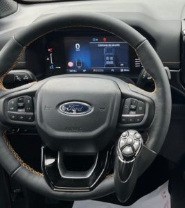 Aménagement poste de conduite voiture PMR Télécommande au volant